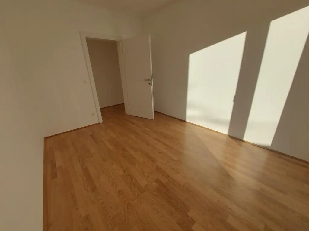 3-Zimmer-Erdgeschoßwohnung mit Terrasse und Tiefgaragenstellplatz (Top 02)