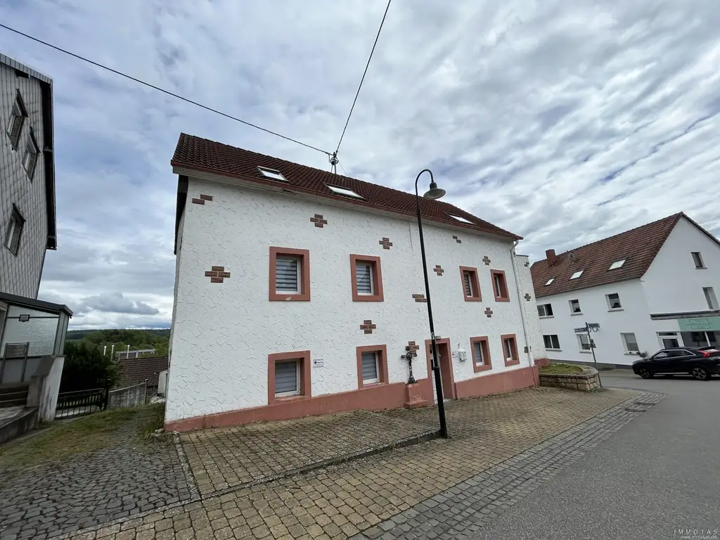 Großzügiges Zweifamilienhaus mit Dachterrasse