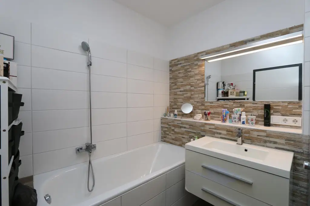 großzügige, attraktive 2 Zimmer-Wohnung