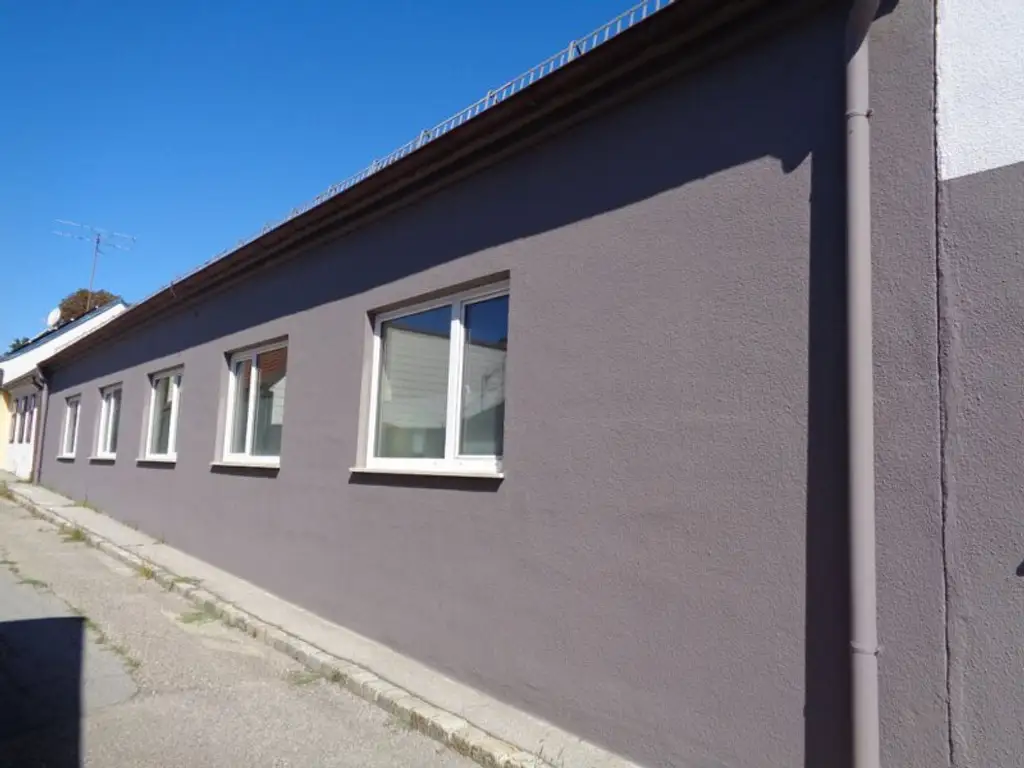 Zistersdorf: A5 -Nähe/ Mistelbach: Werkstatt / Halle mit schönem Garten