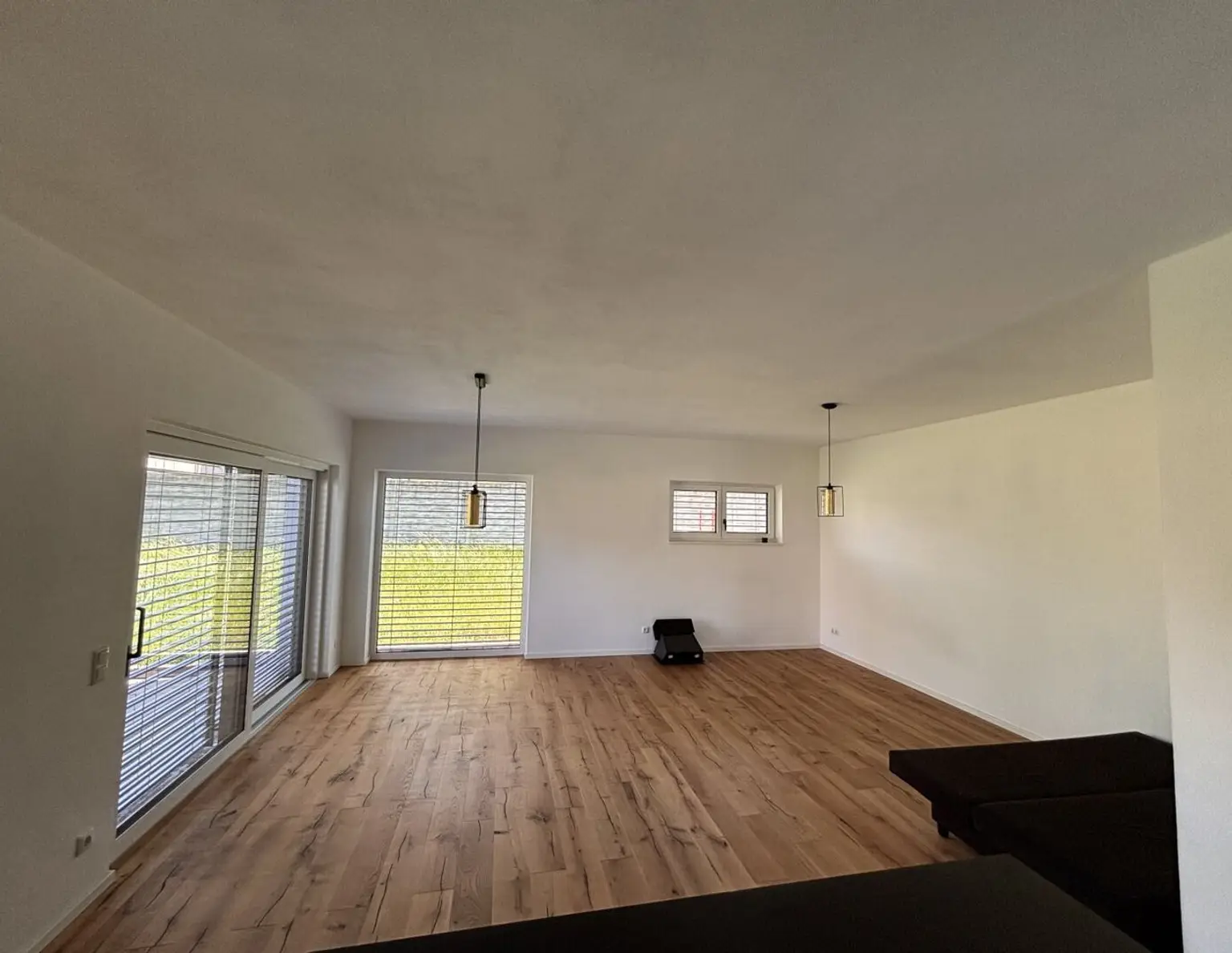 Neuwertige Doppelhaushälfte in Burgkirchen: Ihr neues Zuhause mit Garten und Terrasse!
