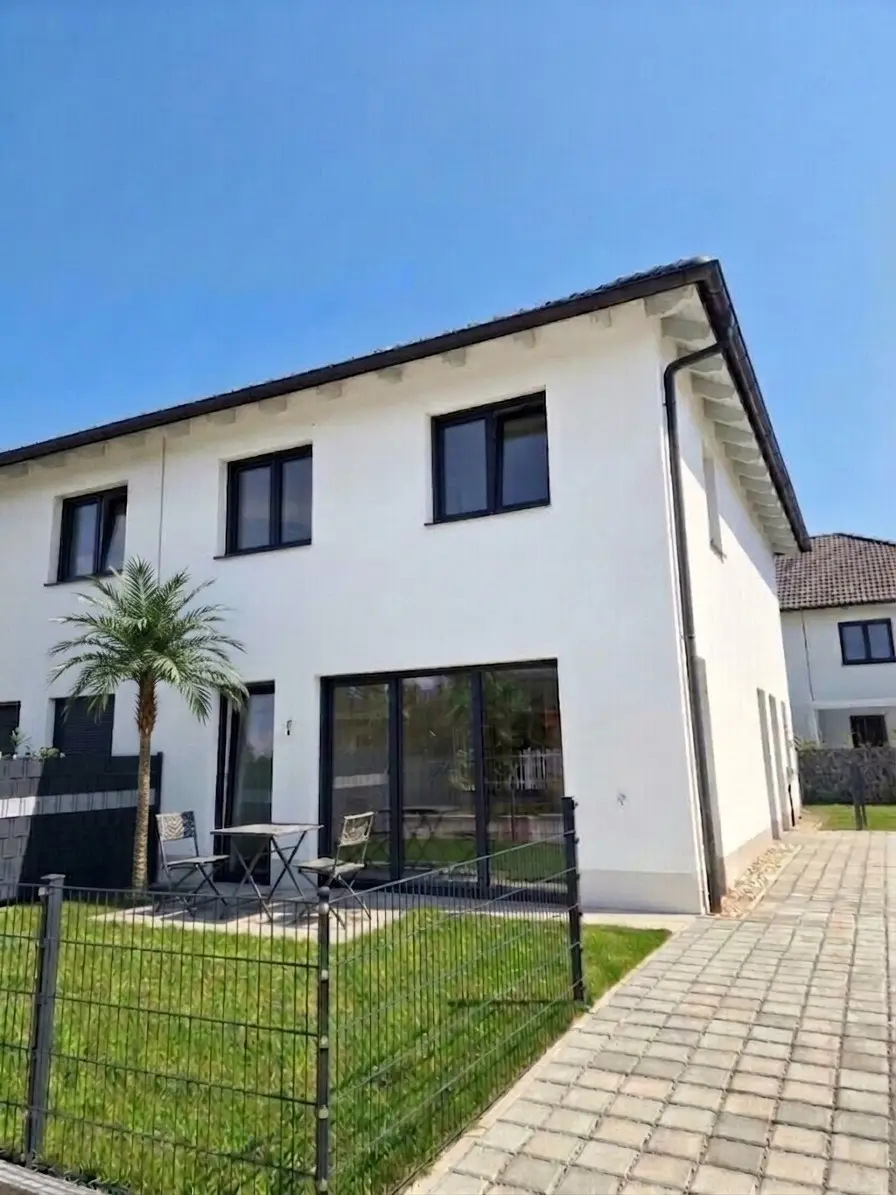 Modernes Doppelhaus mit Garten und Terrasse auf Eigengrund & zeitgemäßem Wohnkomfort
