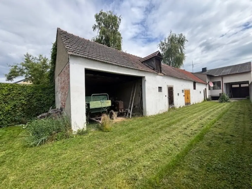 Winden am See - Einfamilienhaus mit Nebengebäuden am Fuße des Leithageb.