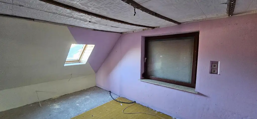 Sanierungsbedürftiges Haus mit Potenzial in attraktiver Lage - ab sofort verfügbar!