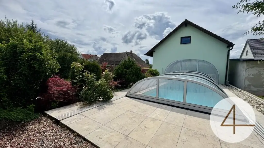 Tolles Einfamilienhaus mit Pool