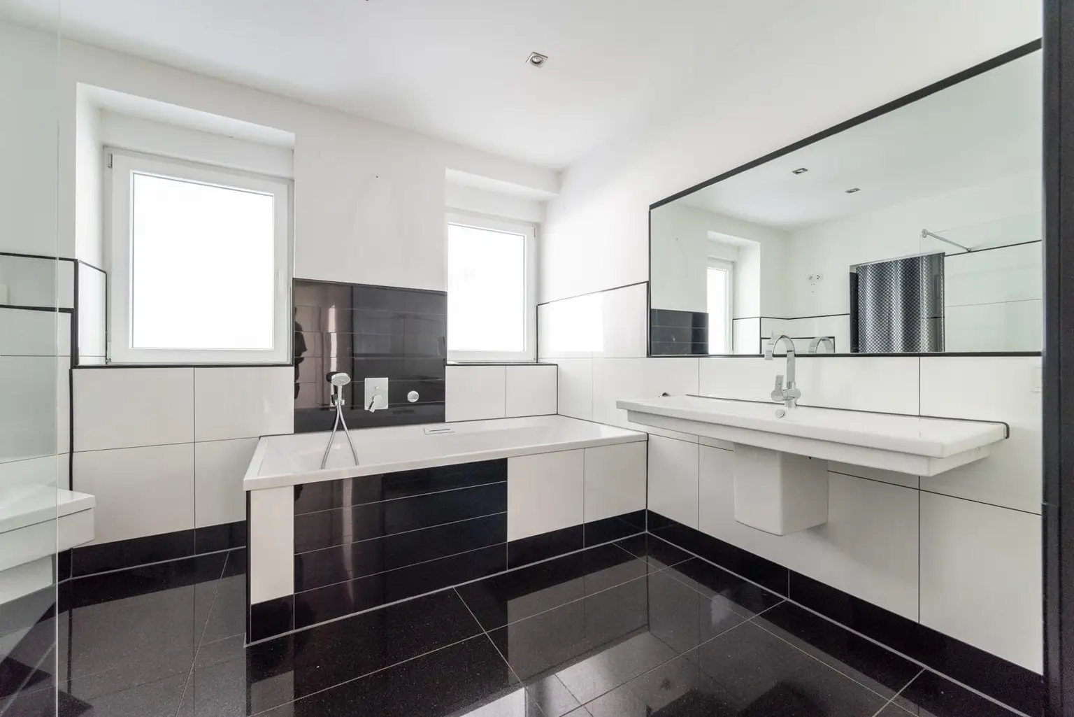 " Zinshaus mit Geschichte & Zukunft im Wienerwald "