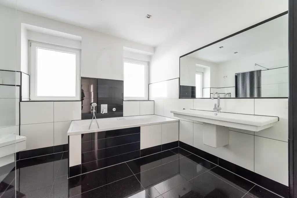 " Zinshaus mit Geschichte & Zukunft im Wienerwald "