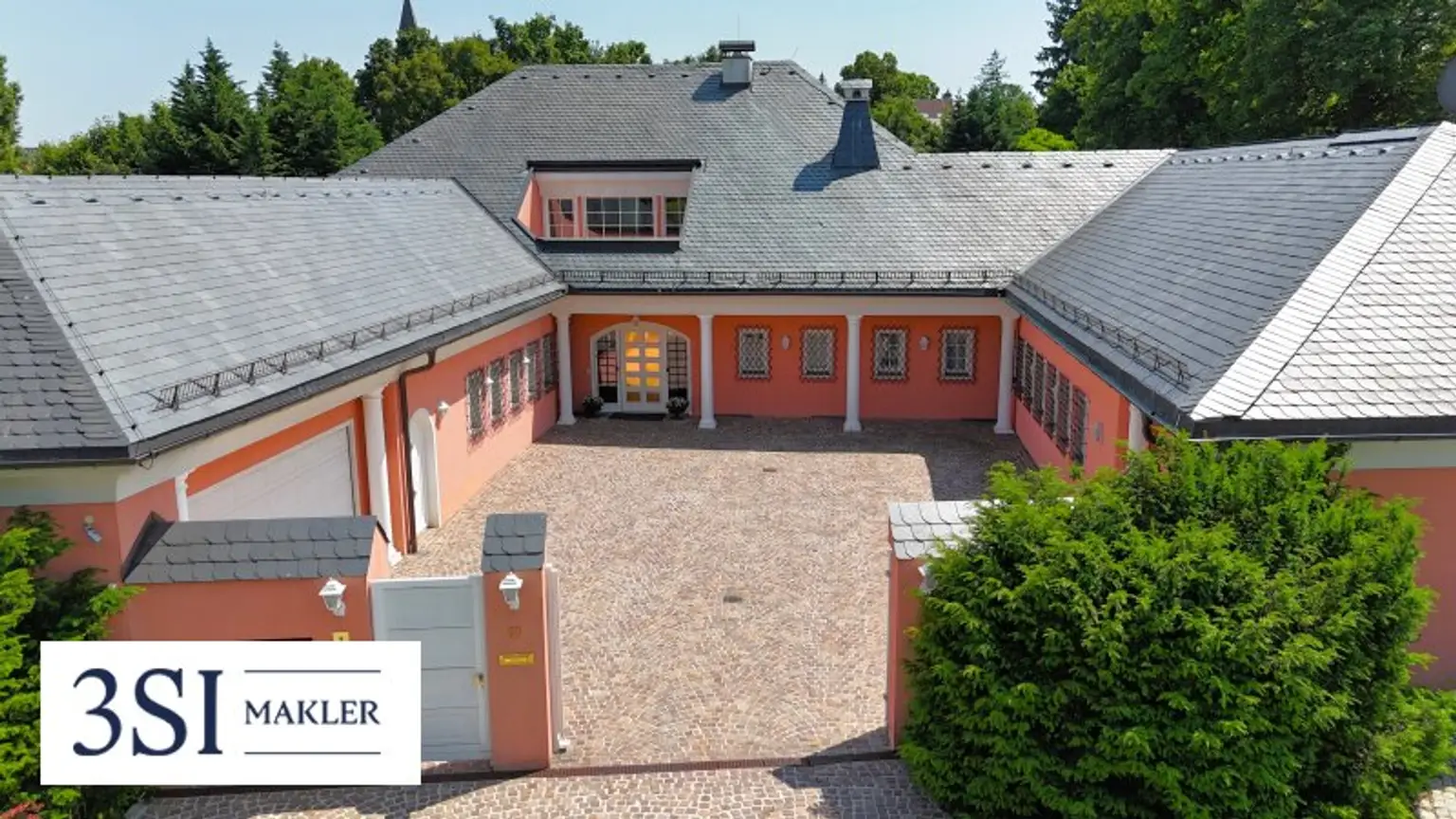 Luxuriöse Villa in Gießhübl: Stilvolles Wohnen mit Pool & traumhaftem Garten!