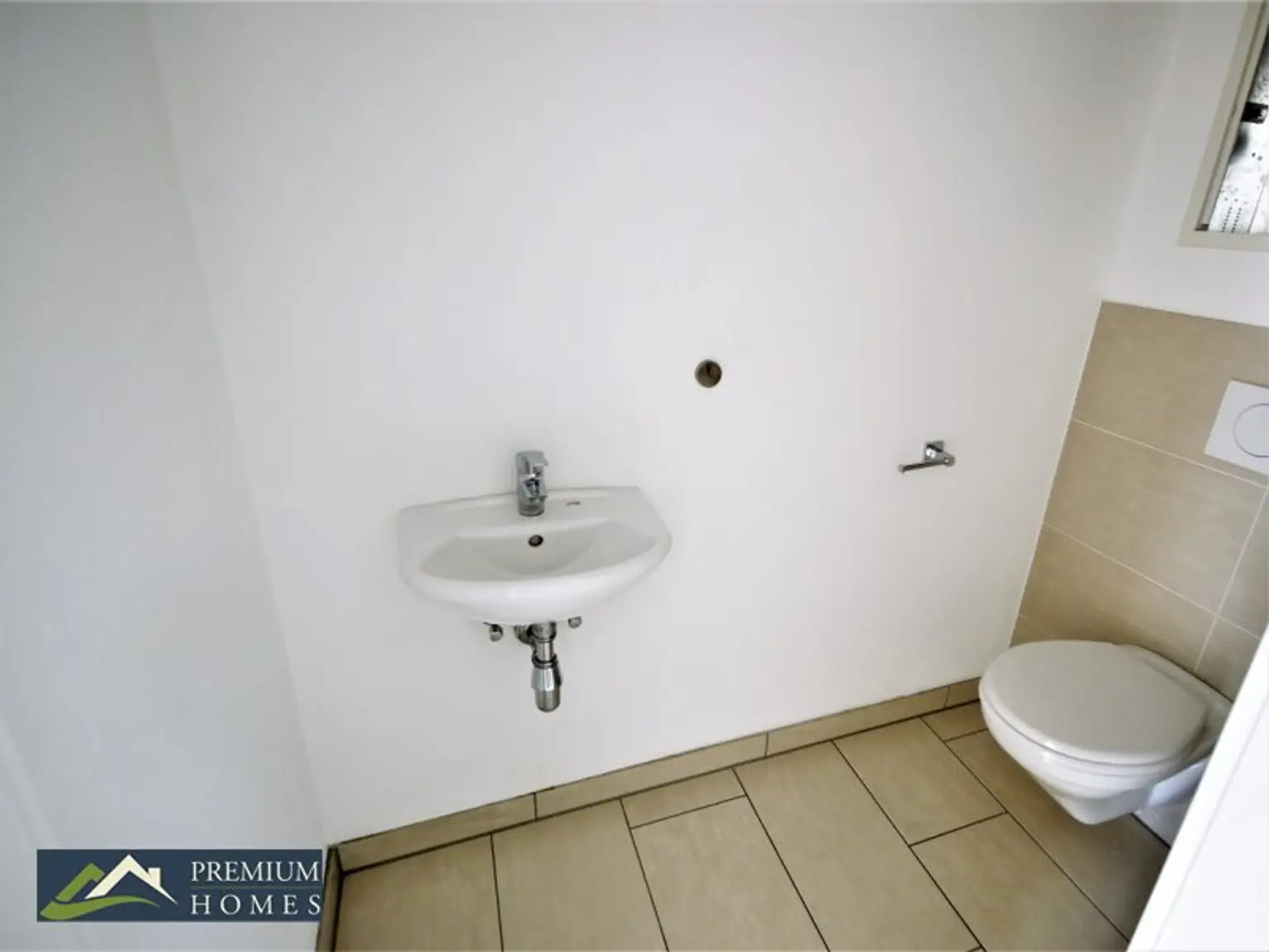 Mietwohnung Kundl: K1 _Der Gipfel des Wohnens Top 5_ 59,37 m²_Eingangtür_Toilette