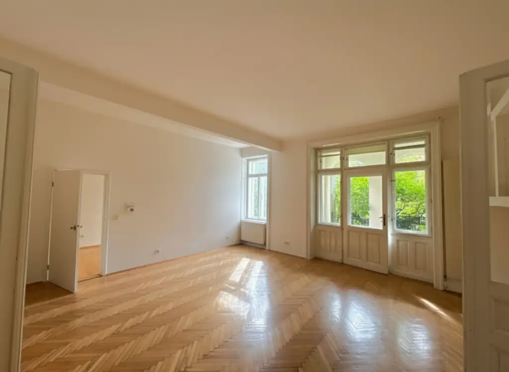 Exklusives Altbaujuwel in Gersthof – Sanierungsbedürftige 3,5-Zimmer-Wohnung mit Balkon in Zinsvilla