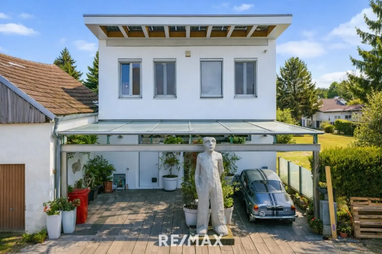 Straßenansicht Sommer - KI bearbeitet