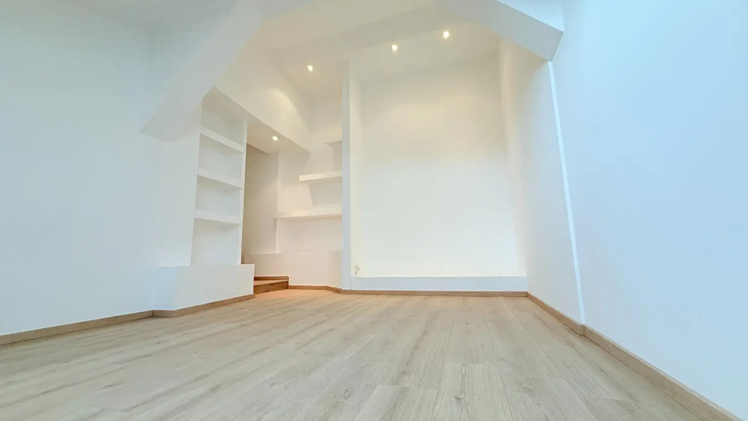 Über den Wolken nahe dem Servitenviertel/Clusiusgasse DG mit Terrasse ca. 11m²!
