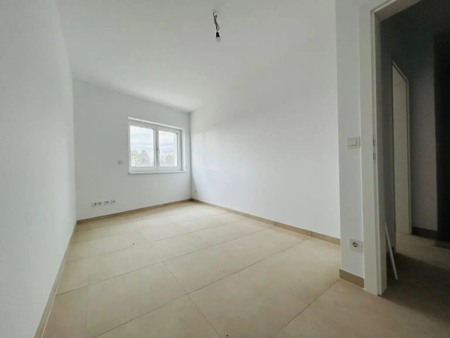 Traumhafte Doppelhaushälfte - Erstbezug, 5 Zimmer, Garten, Terrasse, 2 Stellplätze - Nähe Bahnhof!
