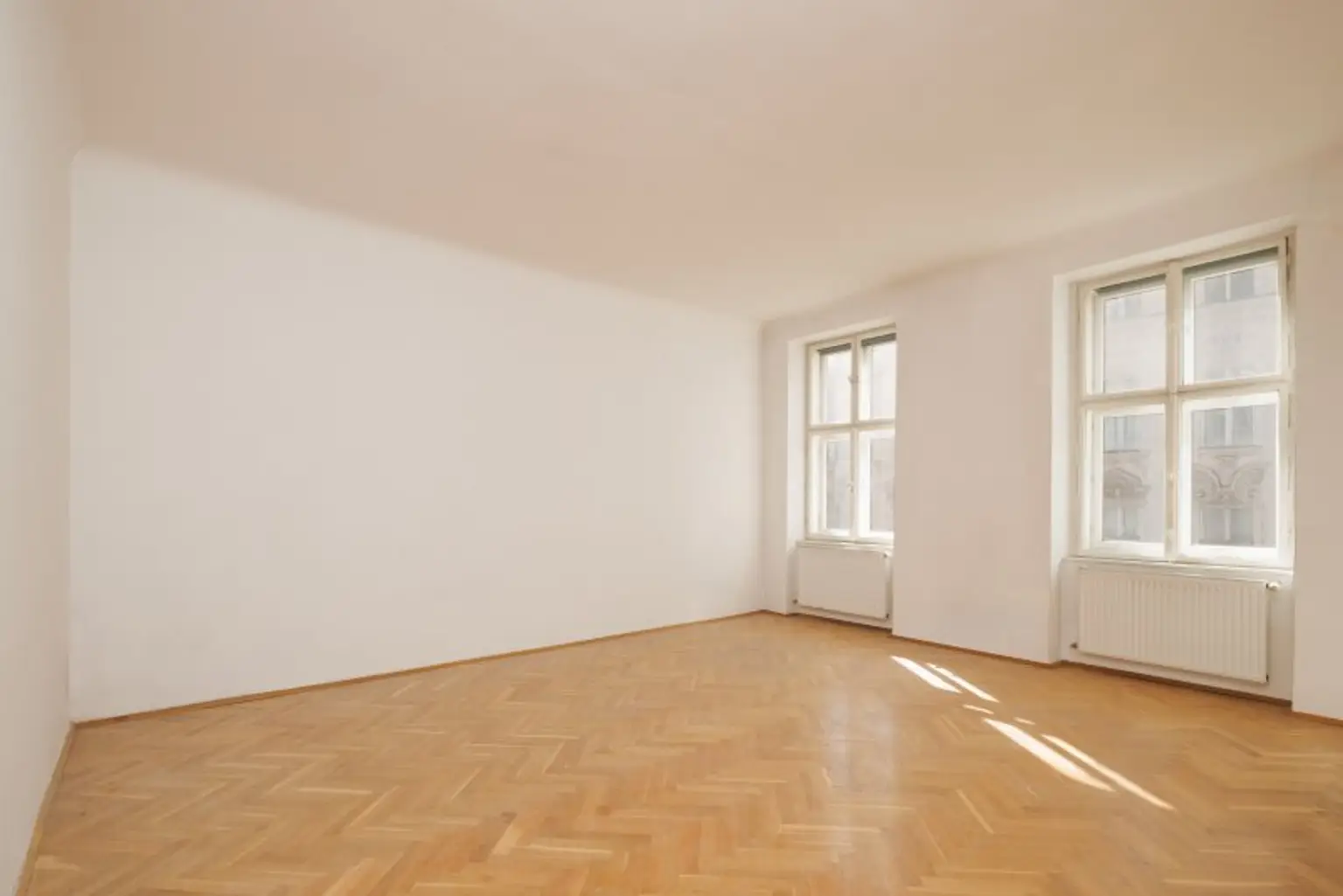 * Beliebte Adresse * helle Altbauwohnung in der Liechtensteinstrasse - nur 5 Minuten ins Stadtzentrum!