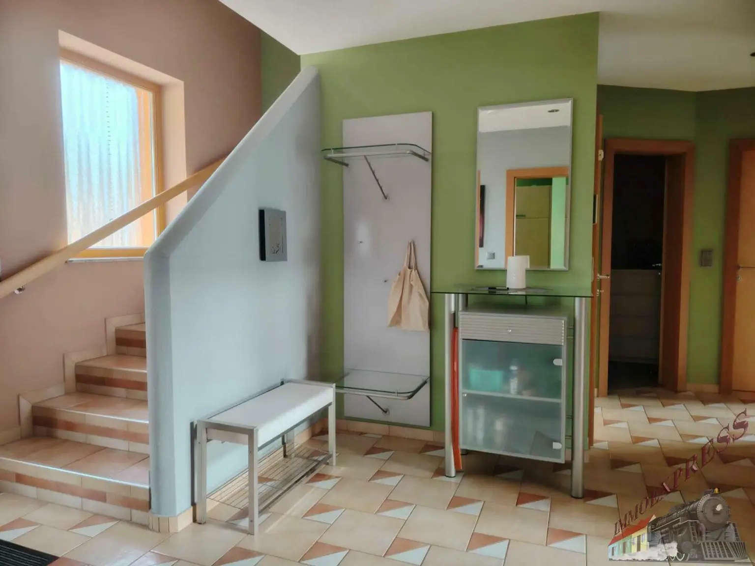 Tolles Einfamilienhaus mit Pool, Panorama-Ausblick und moderner PV-Anlage – hier fühlt sich Ihre Familie zuhause!