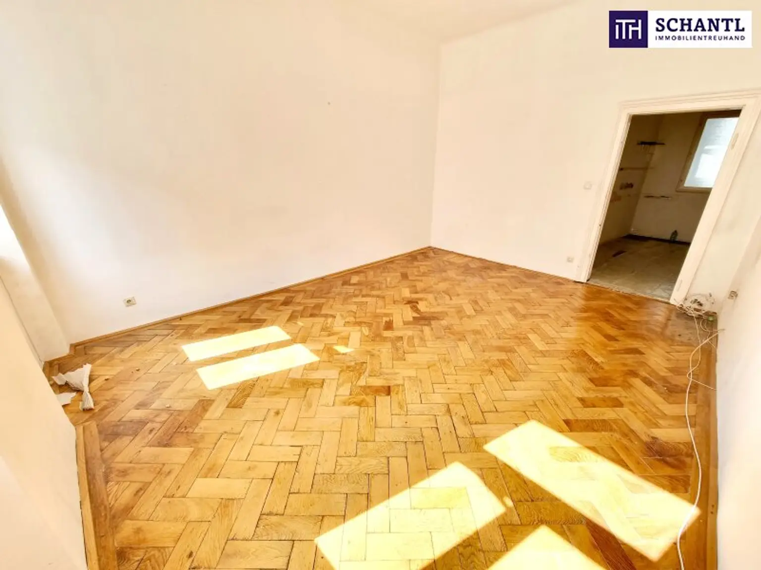 Das Haus trägt Smoking, die Wohnung wartet noch auf ihr Kleid! Renovierungsbedürftige Altbauwohnung mit toller Raumaufteilung + Traumhaft schönes Haus + Perfekte Infrastruktur und Anbindung! Jetzt zugreifen!