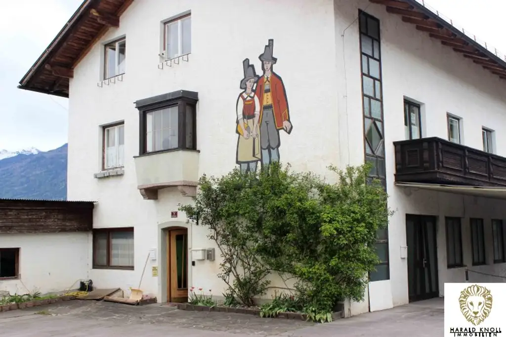Wohn- und Betriebsgebäude in Natters