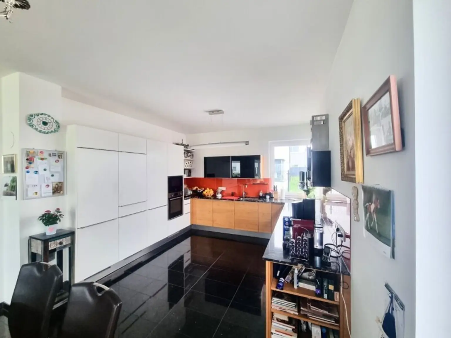 Ruhiges Wohnen vor den Toren Wiens – 6 Zimmer, 2 Bäder, Garten, Wintergarten & zwei Stellplätze