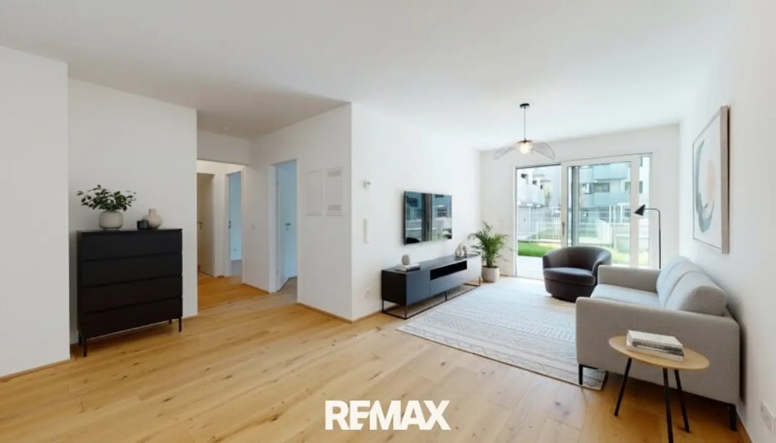 Wohnbereich – KI bearbeitet REMAX-First