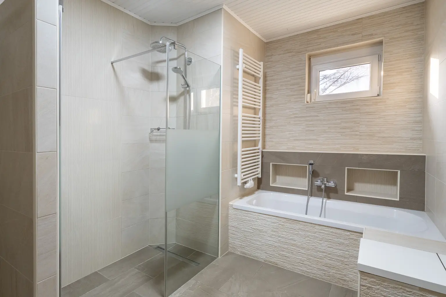 ++ Netter Bungalow auf Eckgrundstück in schöner Siedlungslage ++