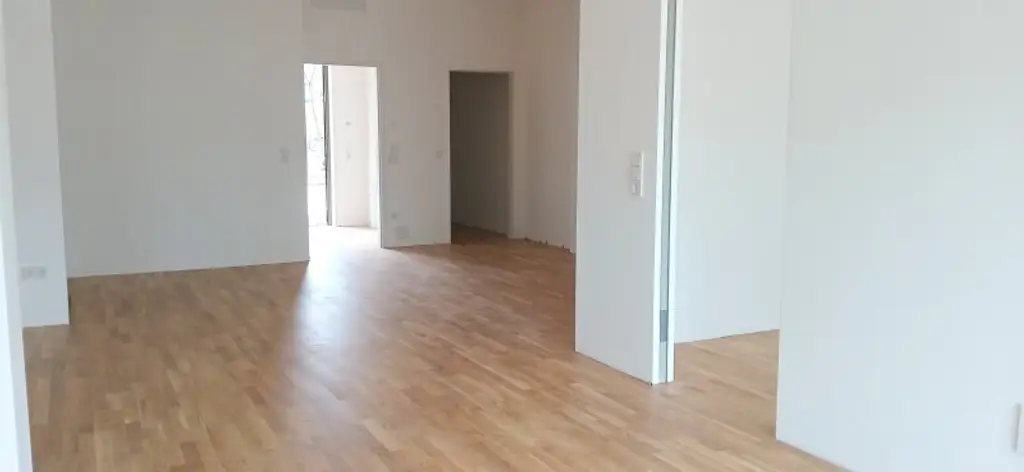 NEUBAU - ERSTBEZUG - Top 2 - Wunderschöne 2 Zimmerwohnung mit kleinem Garten, Terrasse und einem eigenen Tiefgaragenplatz