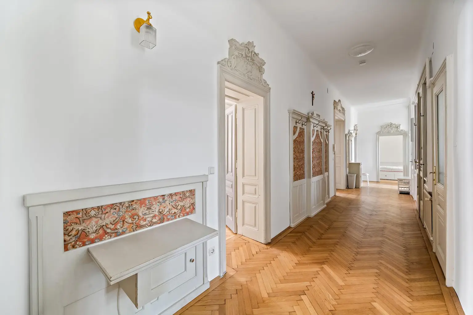 Wohnen wie im alten Wien! Traumhafte klassische Altbauwohnung mit Rohdachboden Nähe Schönbrunn und U 4