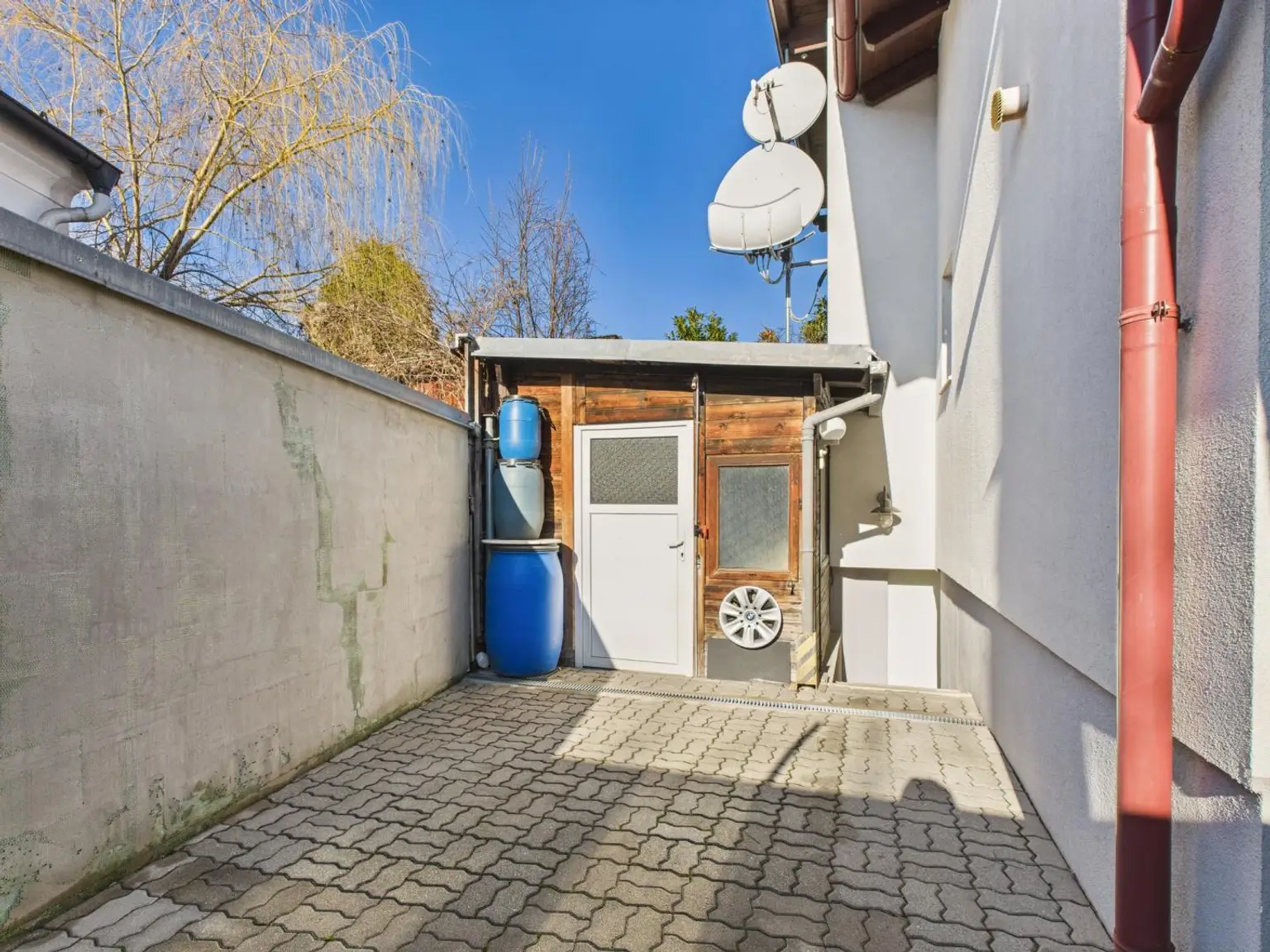 Gartenhütte hinter dem Haus