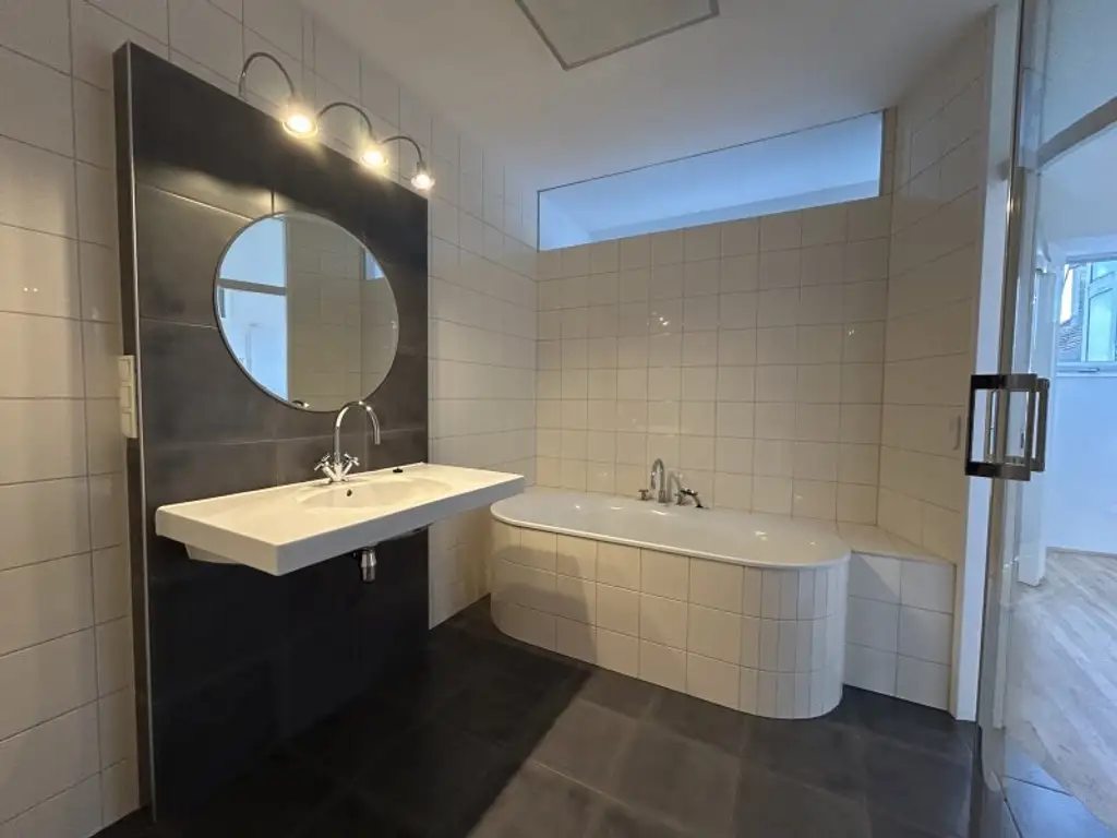 DACHGESCHOSS + 42m² TERRASSEN + FERNSICHT + SONNIG + RUHELAGE + TOPZUSTAND!