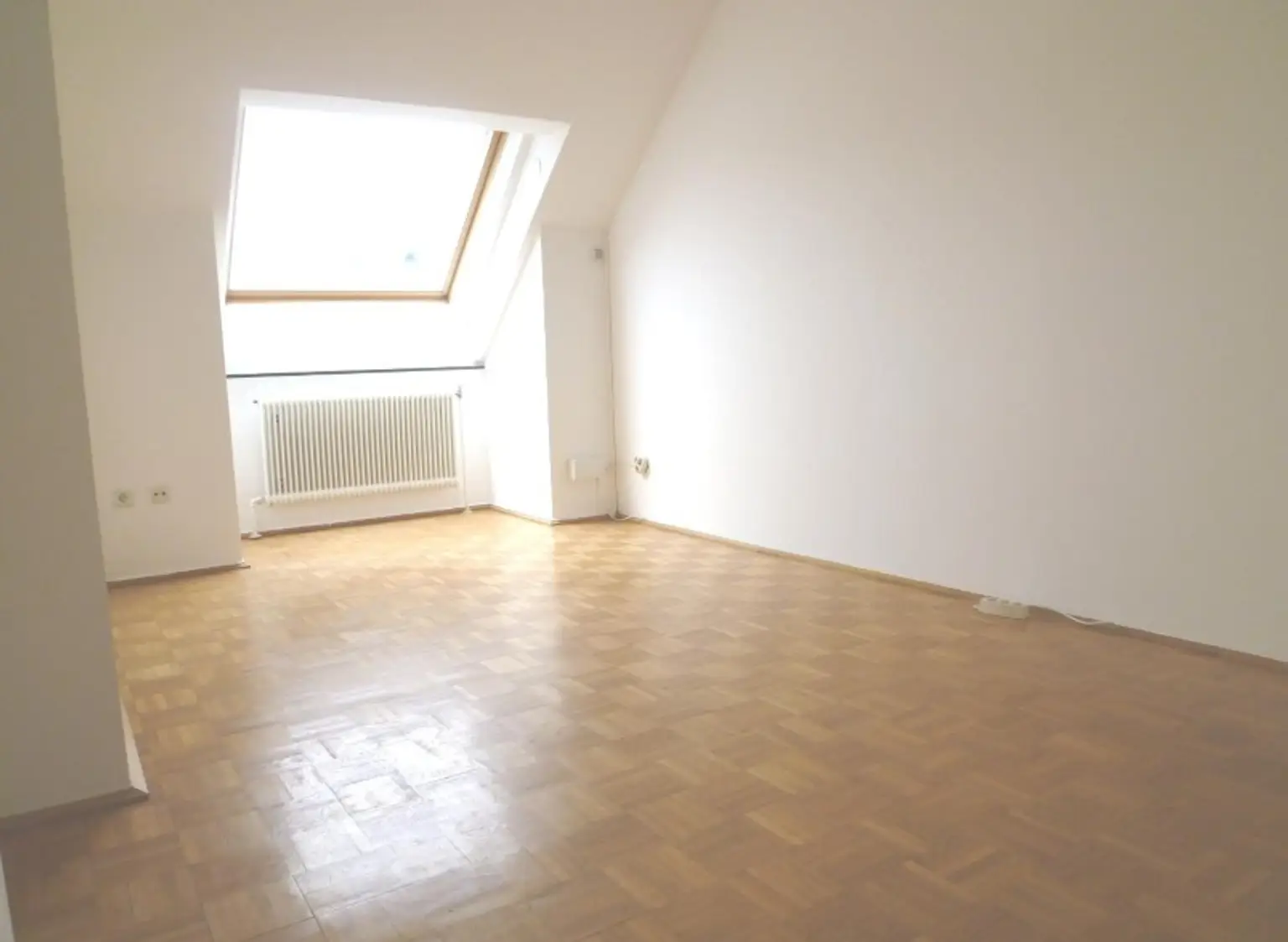 sonnige Dachgeschosswohnung mit Terrasse ~ Unter St.Veit in Hietzing ~ 3 Zimmer