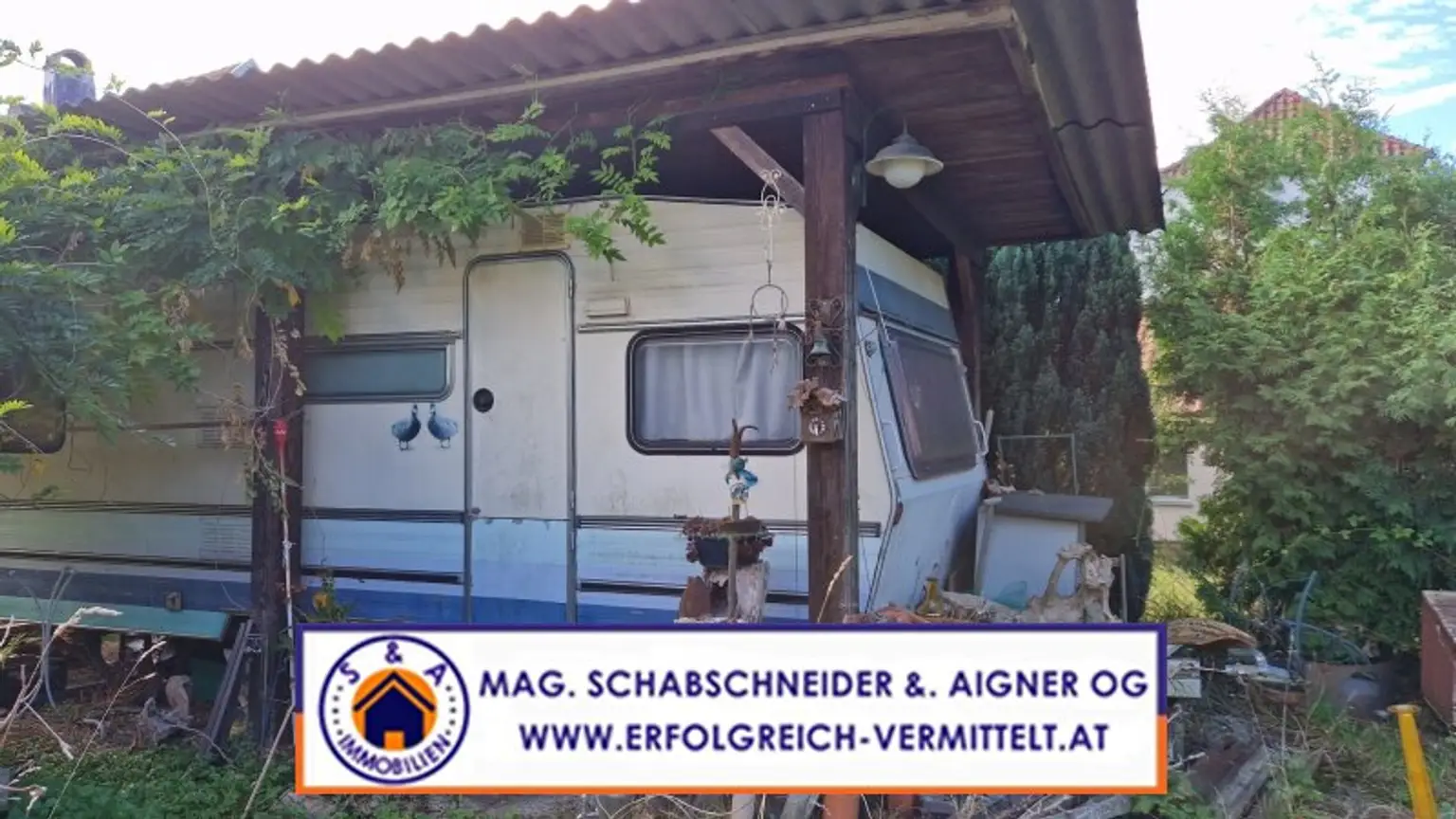 Kleines Stadthaus zum Renovieren mit ruhigem Garten mitten im Zentrum!