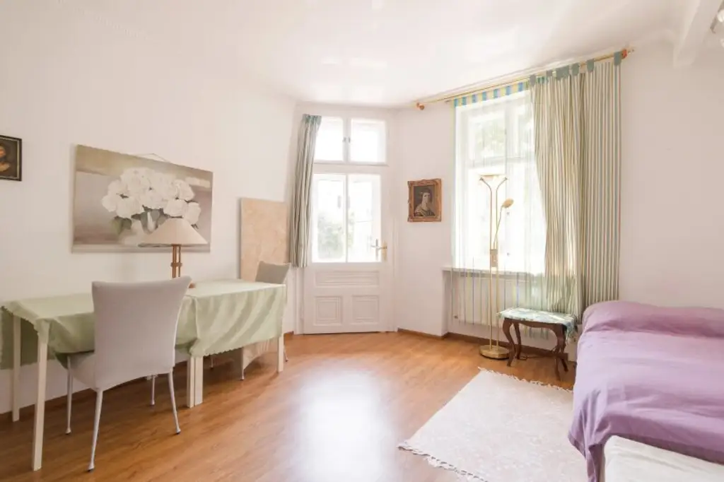 JUGENDSTILVILLA mit PRACHTGARTEN in DORNBACH