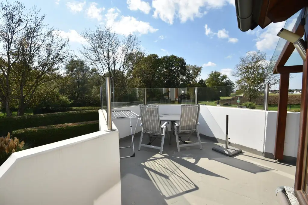 Wohnhaus mit Wintergarten, schönem Garten und Pool im Mostviertel