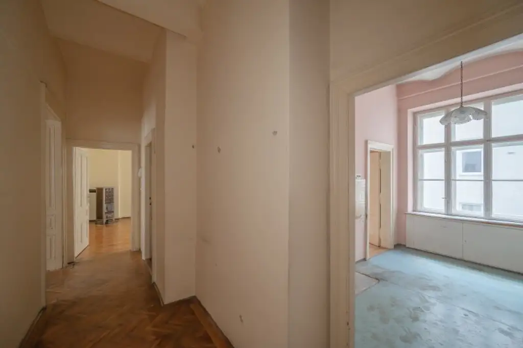 Hidden Gem in the Heart of the 6th – Historic Charm Meets Future Vision!