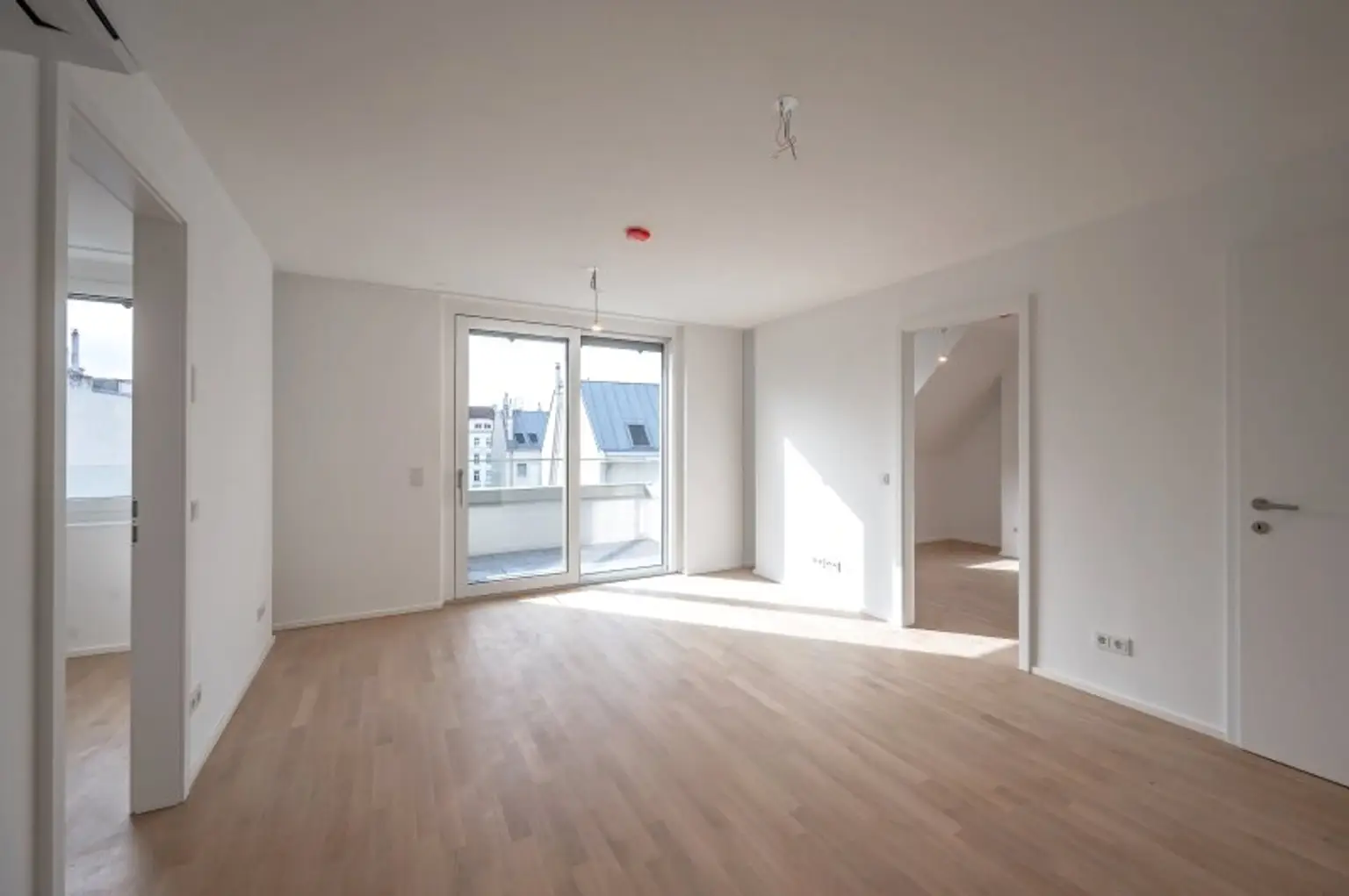 ++MOLLARD 50++ außergewöhnliche 3-Zimmer-Wohnung mitten im Herzen der Stadt (1/24)