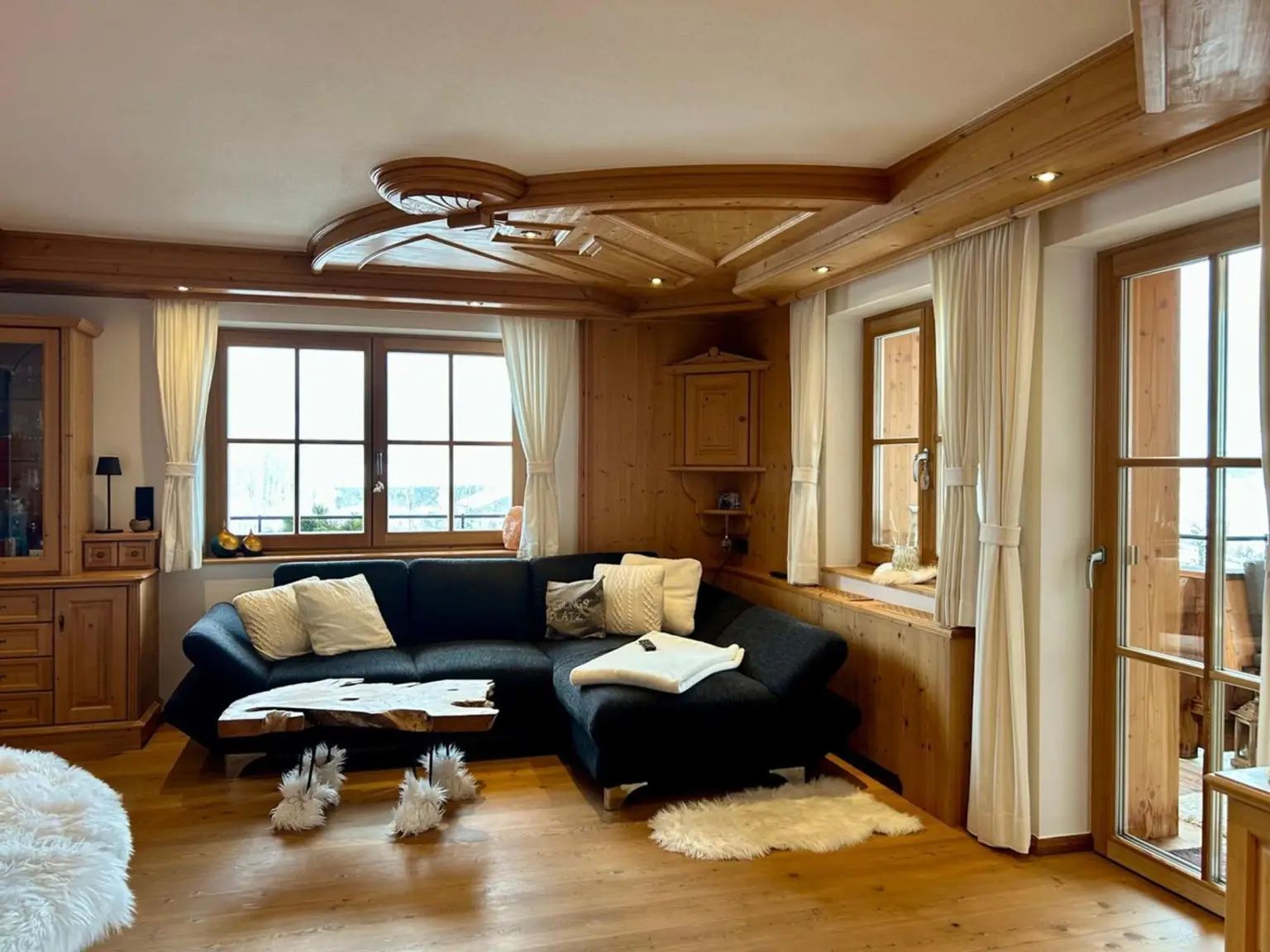 Wohnbereich mit Kachelofen