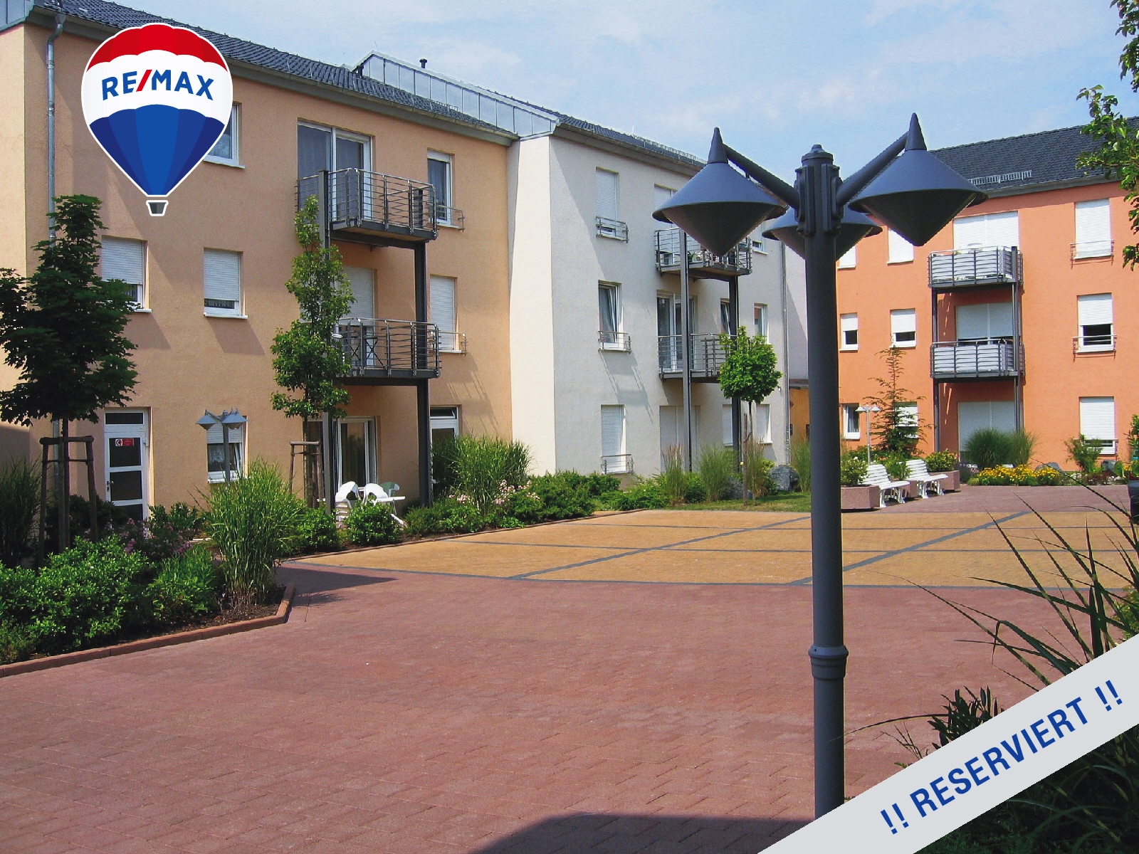 Für KAPITALANLEGER:
VERMIETETE + BARRIEREFREIE
 2-ZKB-Wohnung 
mit Stellplatz  
in ZENTRALER Lage..!