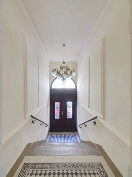 Stilvolle und geräumige 4-Zimmer-Altbauwohnung mit Balkon, nahe Währinger Straße