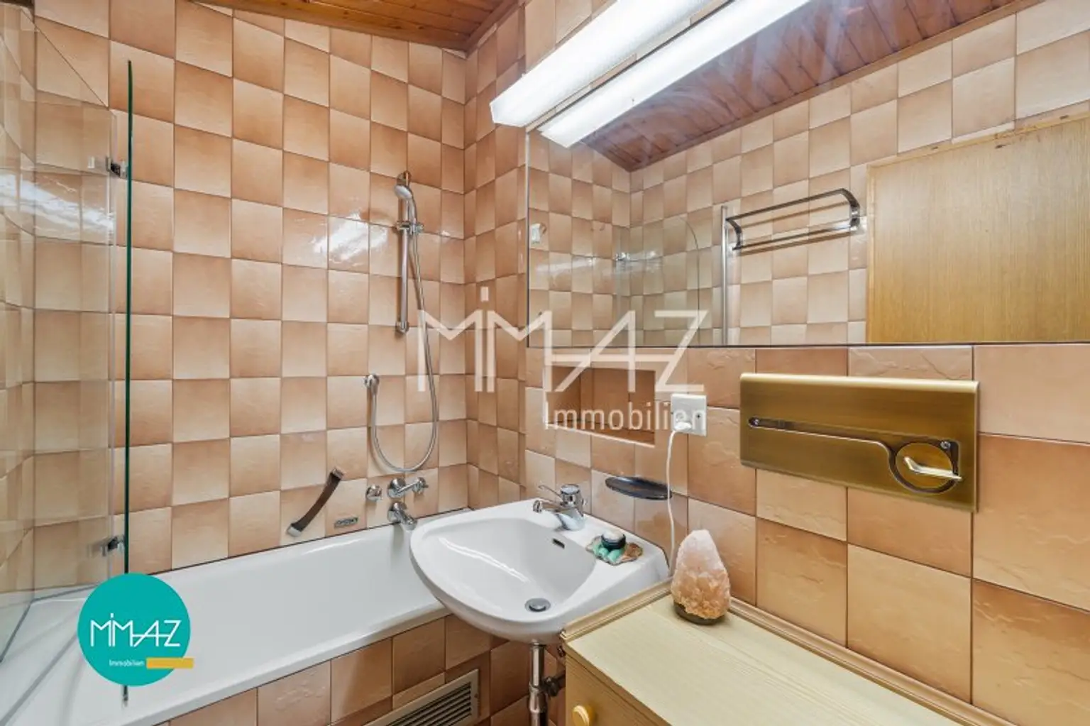 KLEINOD BEIM ROTEN BERG • Stilvoller Bungalow mit Eigengarten • 7 Zimmer • 2 Terrassen • Flexible Nutzung • Zeitloser Wohnkomfort
