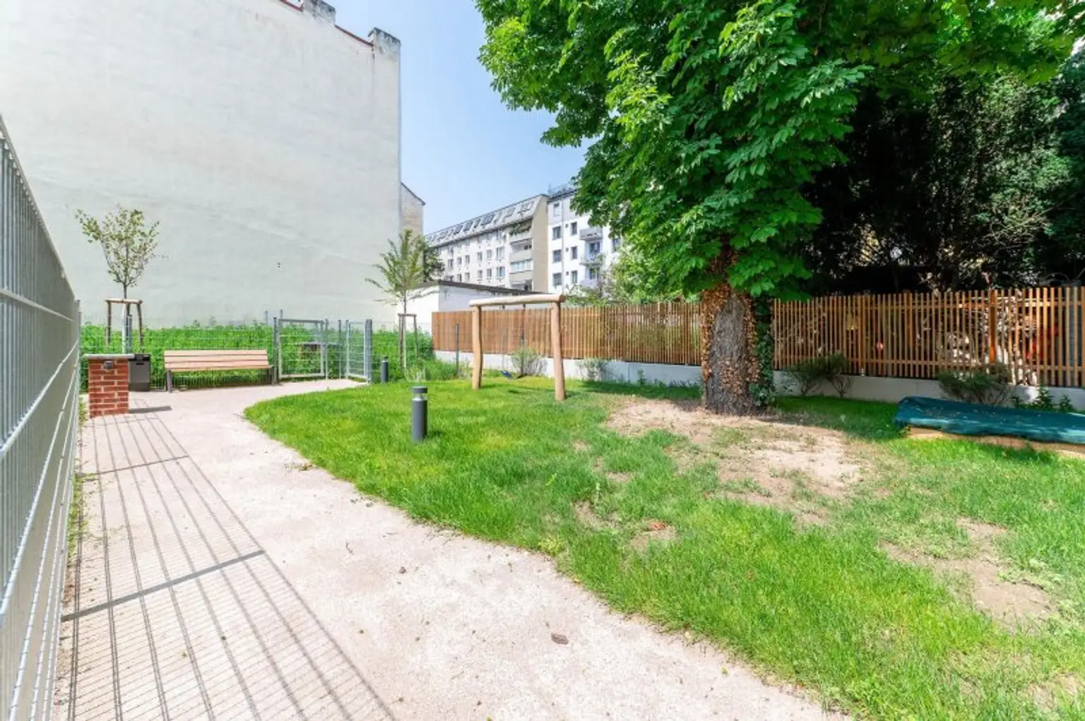 Erstbezug ab Dezember! 2-Zimmer-Loggiawohnung inkl. Stellplatz und Garten zu vermieten!