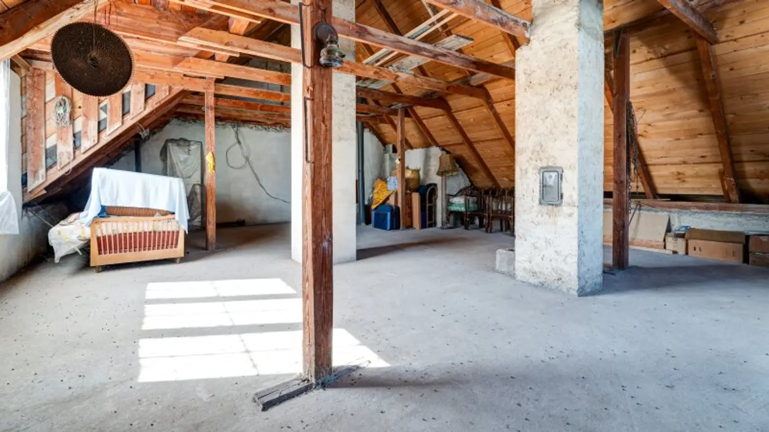 Sanierungsbedürftiges Haus in Untersiebenbrunn! Rohdachboden mit Ausbaupotential!