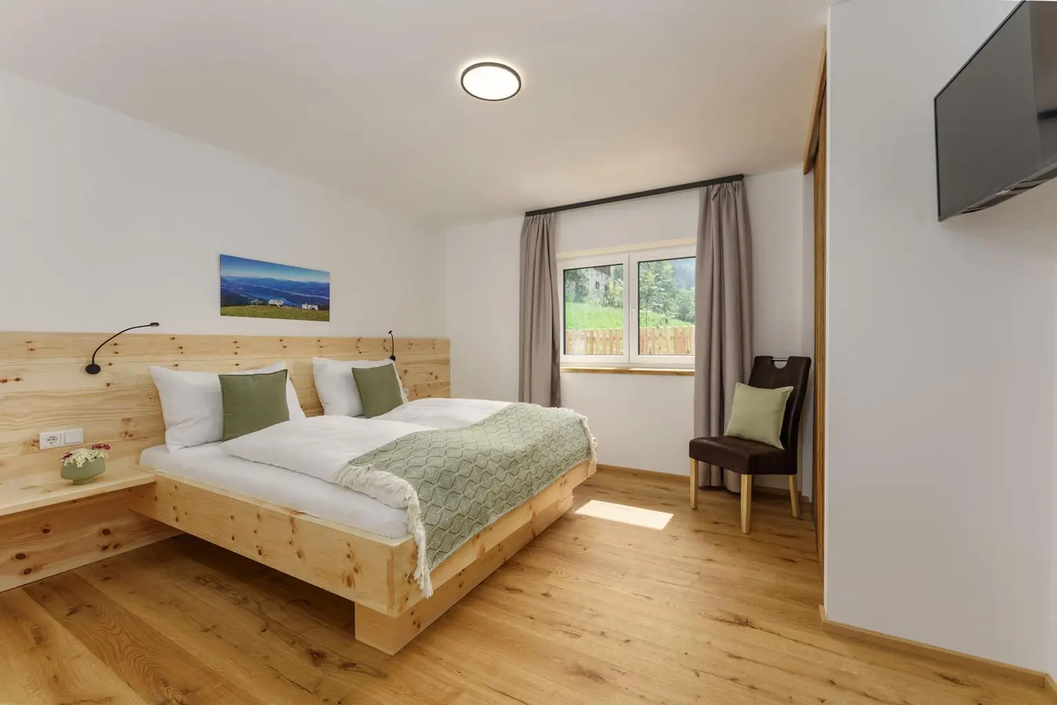 Schlafzimmer 1
