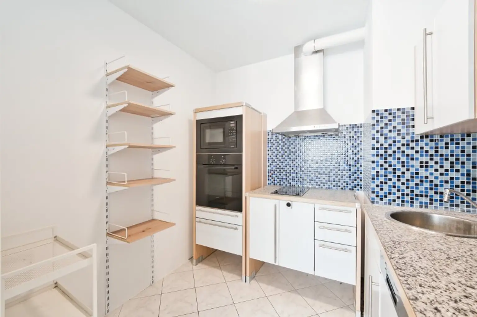 Moderne 2,5-Zimmer-Wohnung mit Balkon, Klimaanlage & hervorragender Anbindung