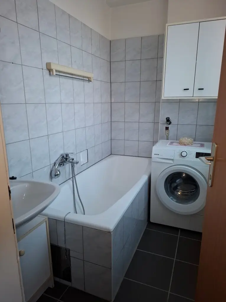 Gepflegte 2-Zimmer-Wohnung mit Küchenblock und Loggia in Langenwang im Mürztal zu mieten !