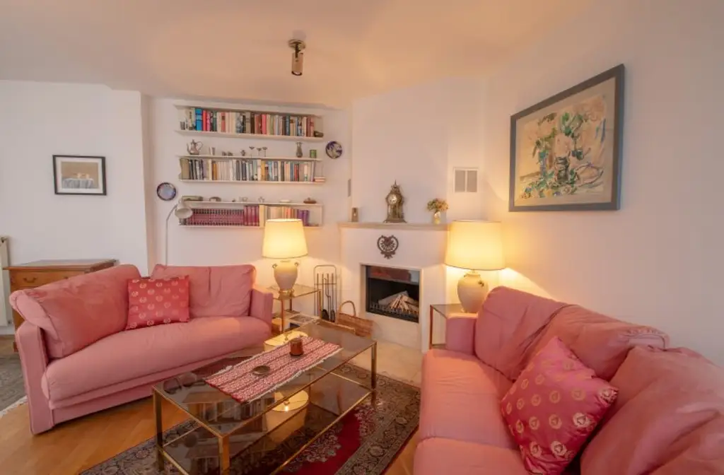 *** Dachgeschoss – Maisonettewohnung mit Garage am Naschmarkt ***