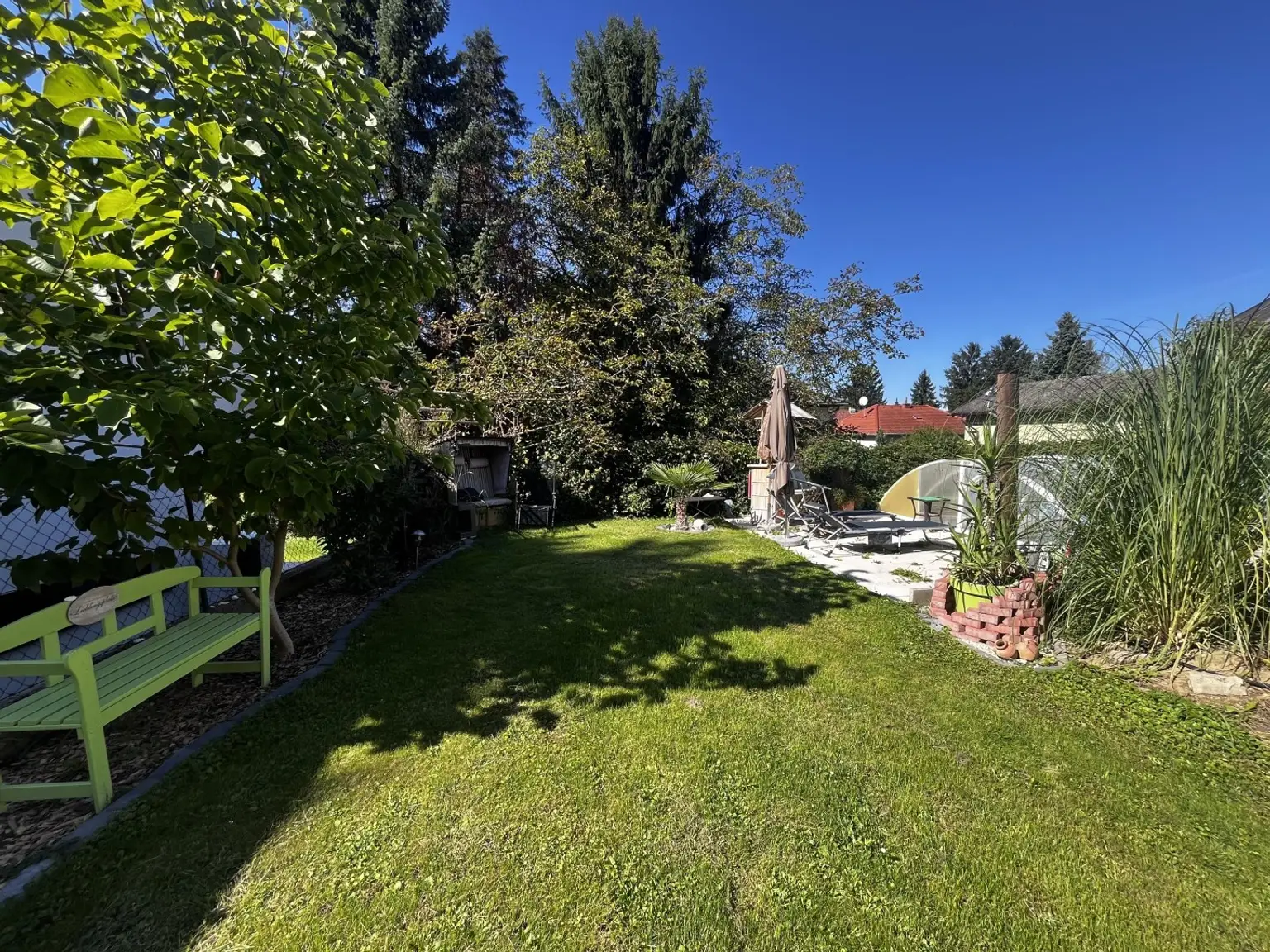 "Solides Haus mit Garten und Pool"