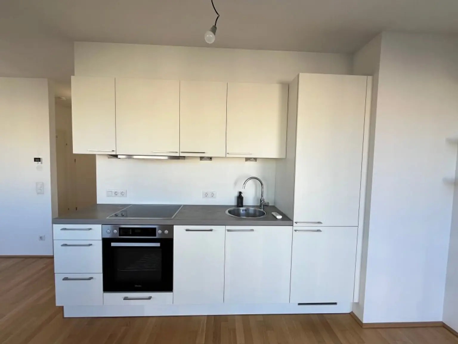 City-Oase: Helle Wohnung mit Balkon & Klima nahe Mariahilferstraße