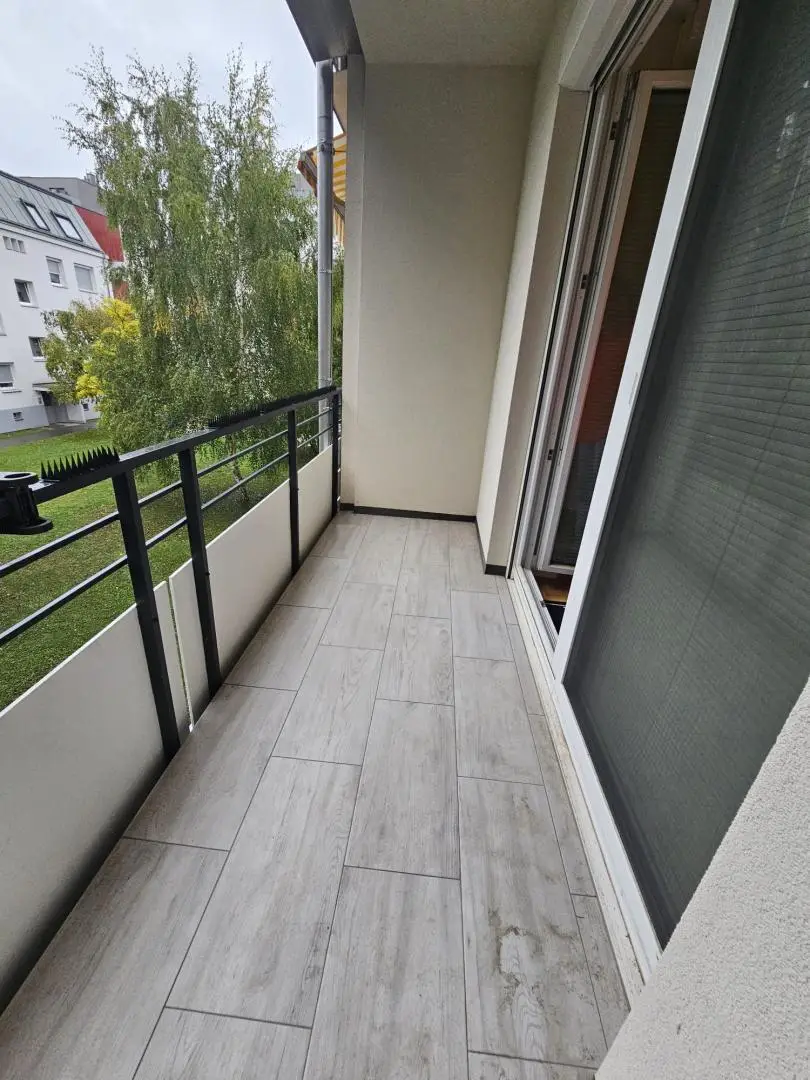 RUHELAGE - sonnige Loggia - toller Zustand!