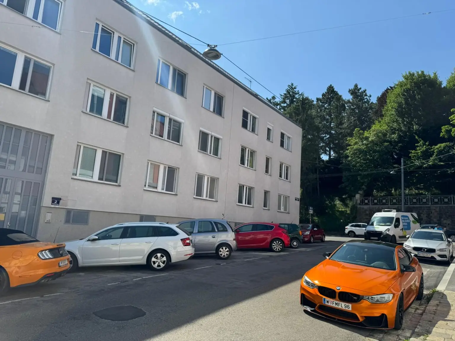 Top sanierte Dachgeschosswohnung in 1180 Wien – ideal für Singles & Paare