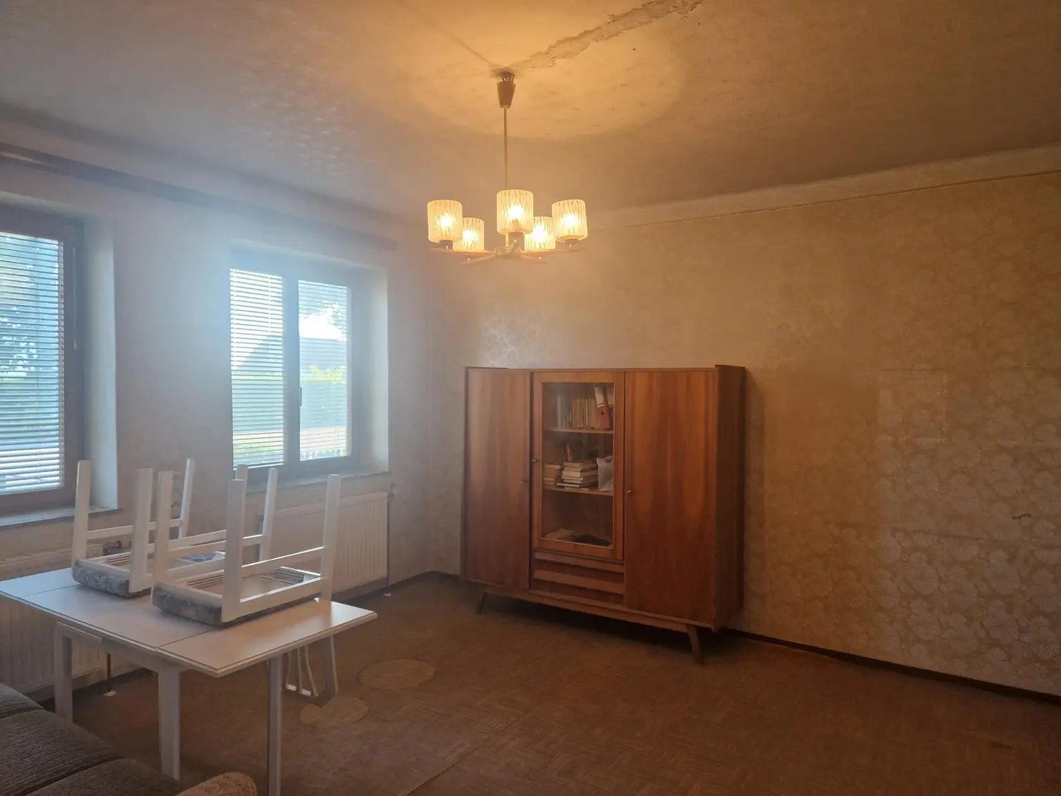 SANIERUNGSBEDÜRFTIGES LANDHAUS MIT TRAUMHAFTEM GARTEN SAMT ALTBAUMBESTAND IN ALLERBESTER WOHN- UND ZENTRUMSLAGE VON KIRCHBERG AM WAGRAM