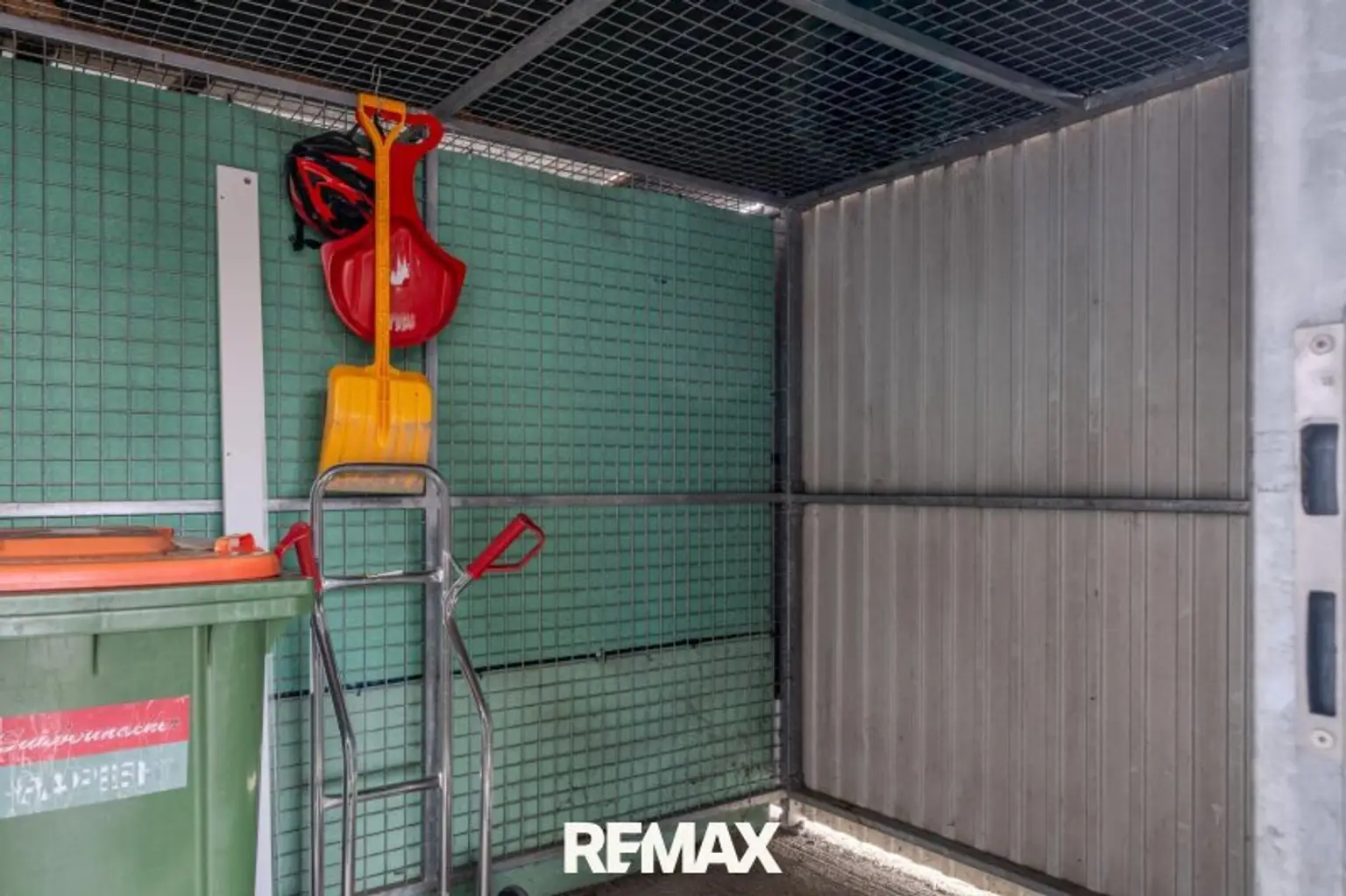 Abstellraum hinter dem Carport